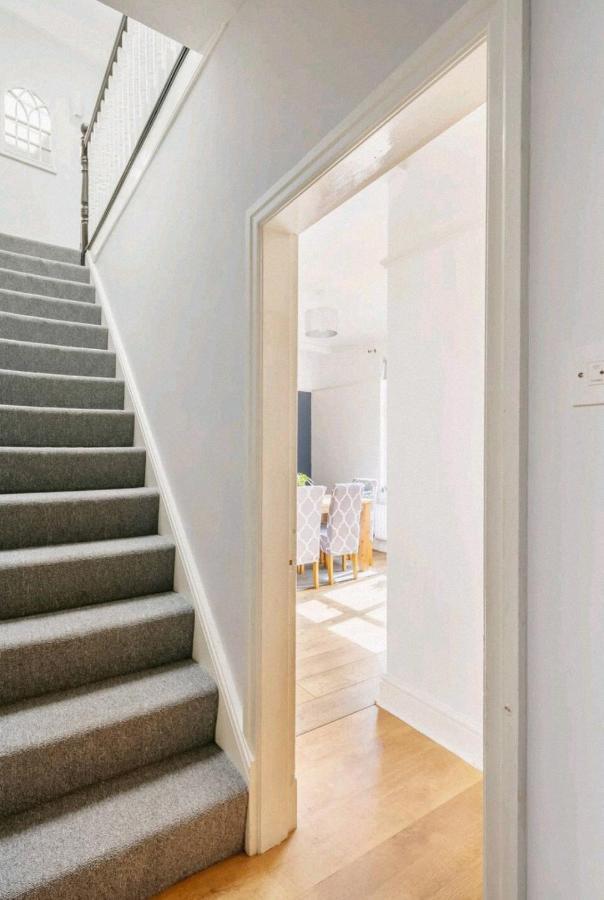 Hazel Grove Atrium House Guest House מראה חיצוני תמונה
