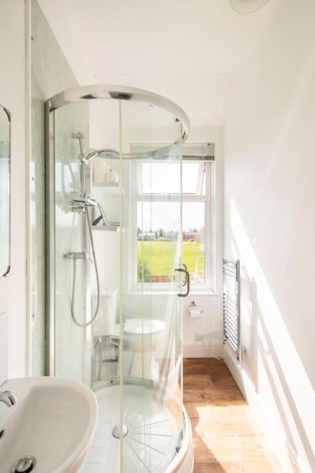 Hazel Grove Atrium House Guest House מראה חיצוני תמונה