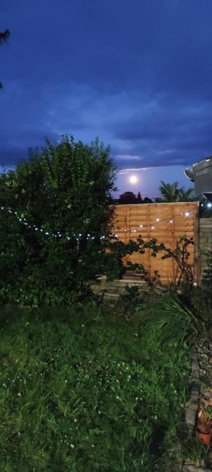 Hazel Grove Atrium House Guest House מראה חיצוני תמונה